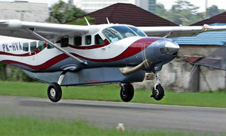 Desaparece un avión con 9 pasajeros a bordo en Indonesia 